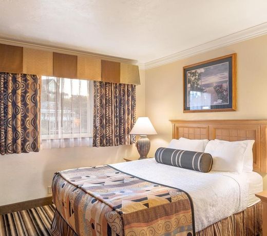 Lincoln Sands Oceanfront Resort, Ascend Hotel Collection