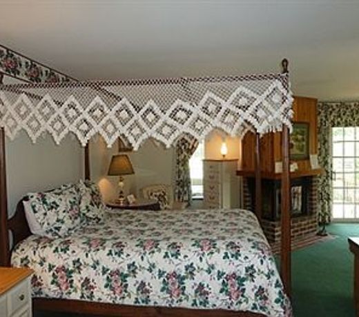 Crescent Lodge and Country Inn