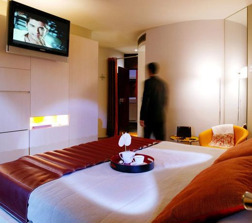 Cram Hotel