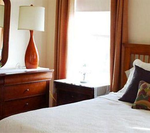 MANAYUNK TERRACE (THE PETITE HOTEL)