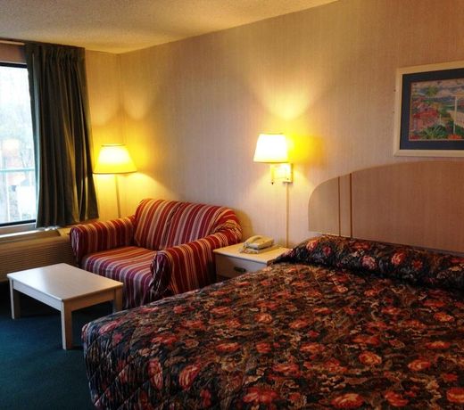 ROYAL INN AT USC AND FORT JACKS