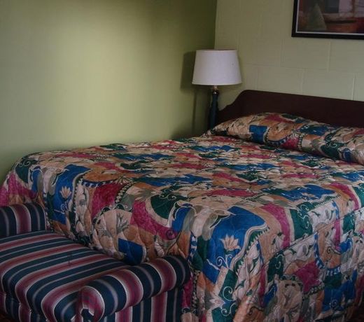 Rodeway Inn & Suites