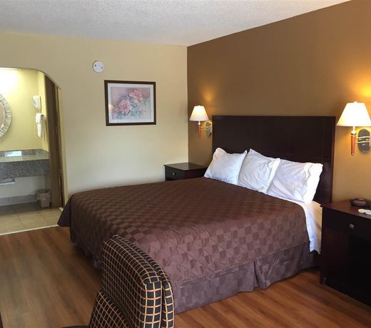 Deluxe Inn & Suites