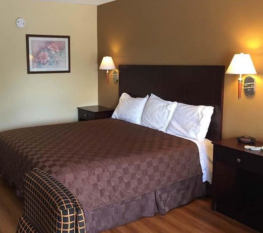 Deluxe Inn & Suites