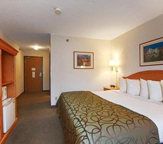 Baymont by Wyndham Hot Springs