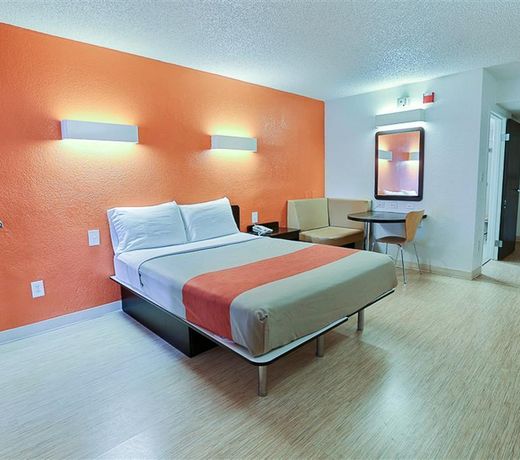Motel 6-Addison, TX - Dallas