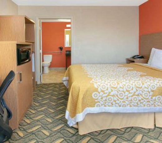 Days Inn & Suites by Wyndham Arlington Near Six Flags