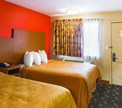 Days Inn & Suites by Wyndham Arlington Near Six Flags
