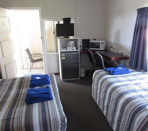 Acacia Motel