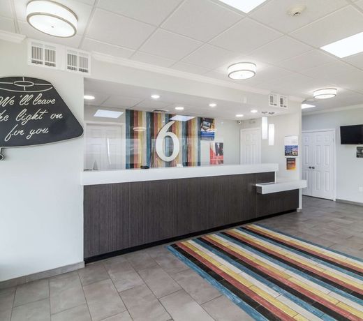 Motel 6 Groves, TX