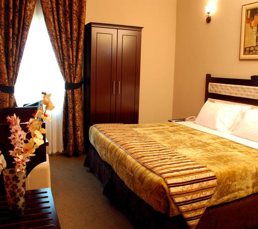 Al Bustan Tower Hotel Suites