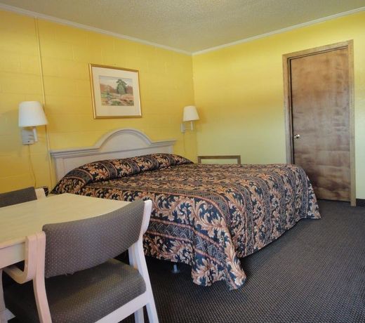 Deluxe Inn