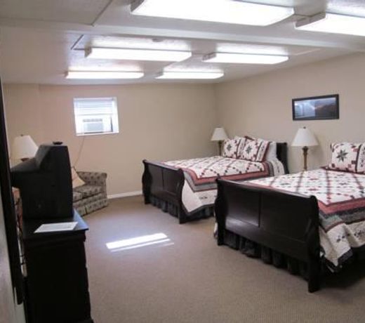 ROAD CREEK INN