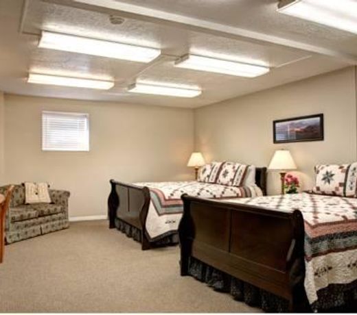 ROAD CREEK INN