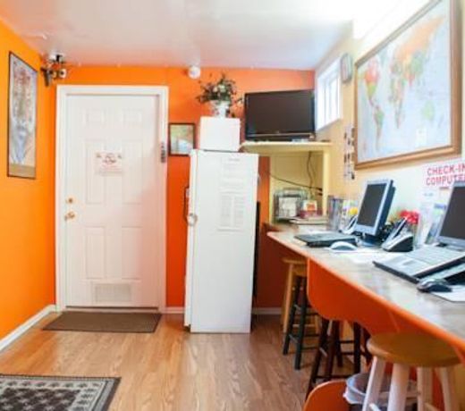 CAMELOT INN & HOSTEL