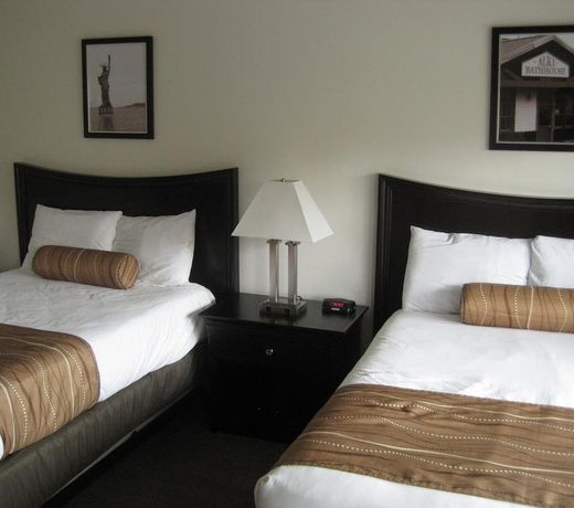 The Grove West Seattle Inn