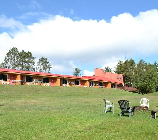 Hiawatha Lodge Inn