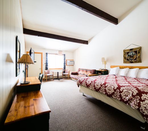 Hiawatha Lodge Inn