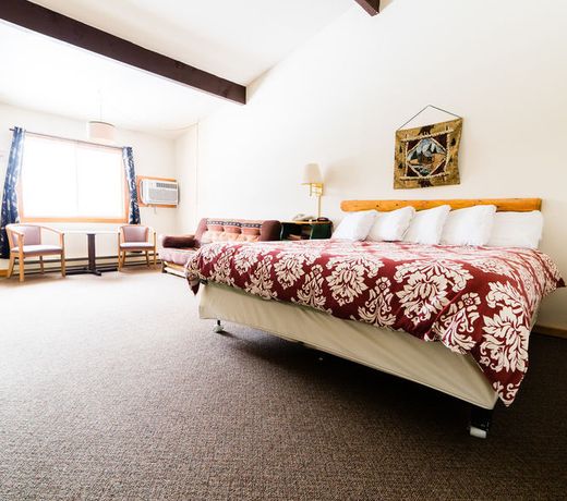 Hiawatha Lodge Inn