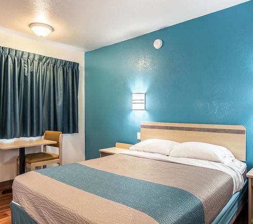 Motel 6-Janesville, WI