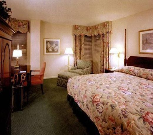 THE DAHLMANN CAMPUS INN AND CHANCELLOR'S CLUB