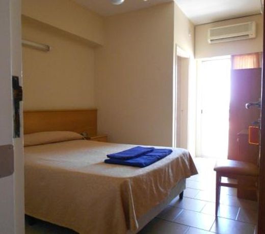 Denis Hotel