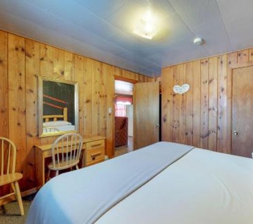 Foothills Lodge and Cabins