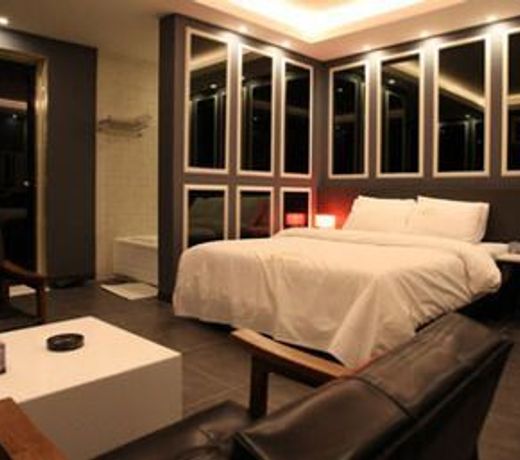 S Petite Hotel