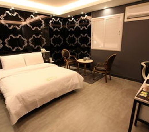 S Petite Hotel