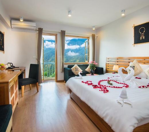 Sunny Mountain Hotel