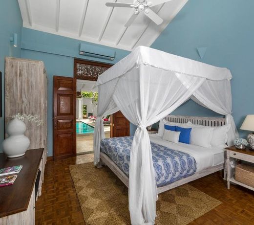 Maniumpathy Hotel