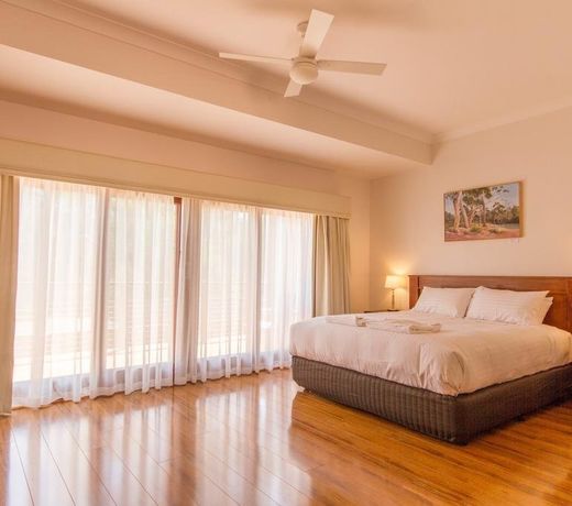 Birdwood Motel