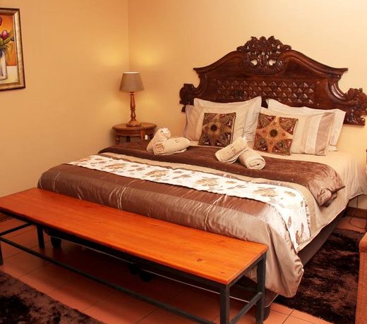 Del Roza Guest House