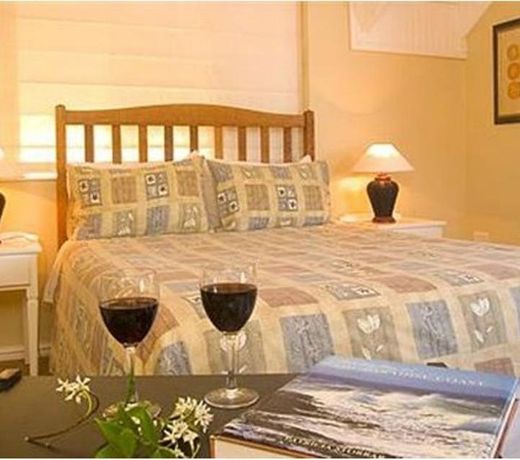 Phoenix Lodge and Waterside Accommodation