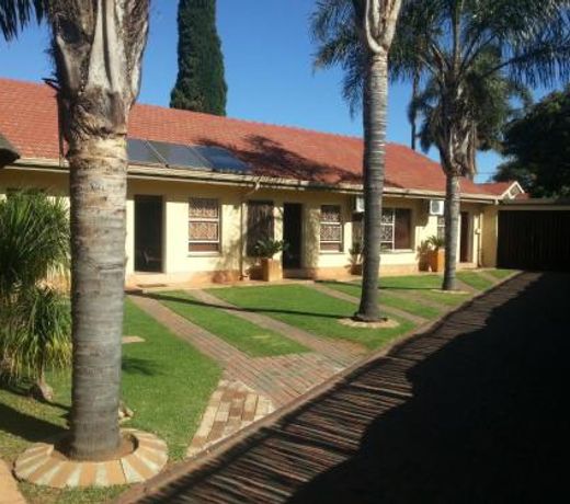 Big "5" Guesthouse