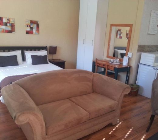 Big "5" Guesthouse