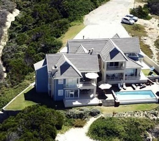 MOYA MANZI BEACH HOUSE