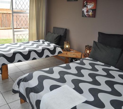 ALL AFRICA J BAY LODGE