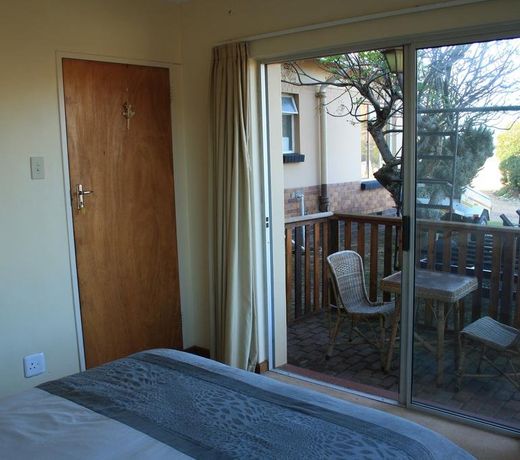 ALL AFRICA J BAY LODGE