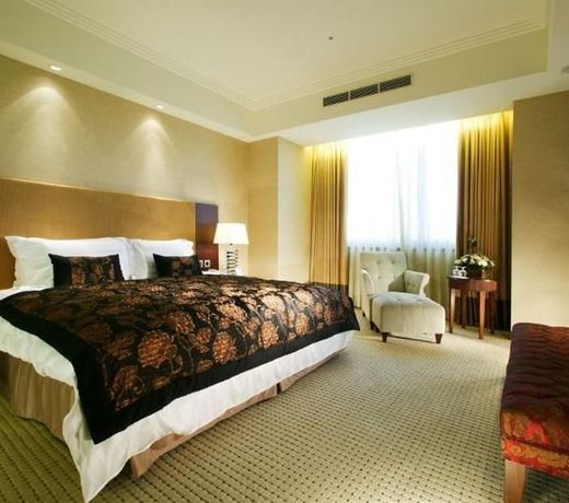 Jen Dow International Hotel