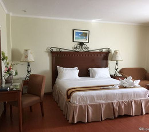Alona Kew White Beach Resort