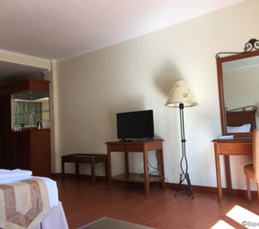 Alona Kew White Beach Resort