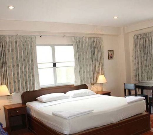 Richman Poorman Guesthouse