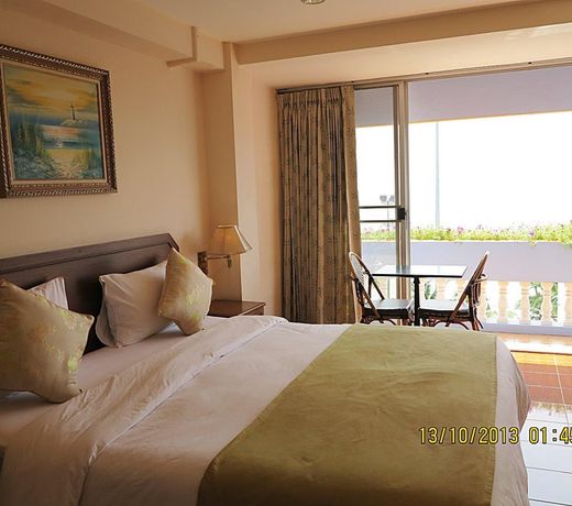 Richman Poorman Guesthouse