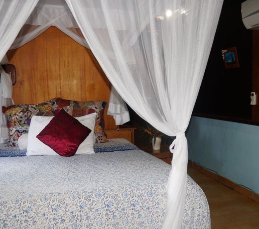 Aahh Bali Bed and Breakfast