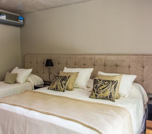 Nuit Hotel