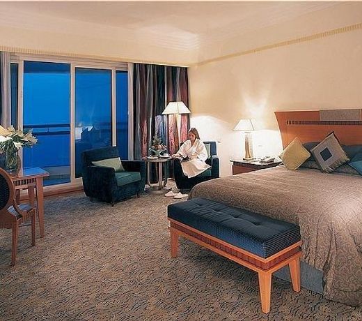 Le Meridien Al Aqah Beach Resort