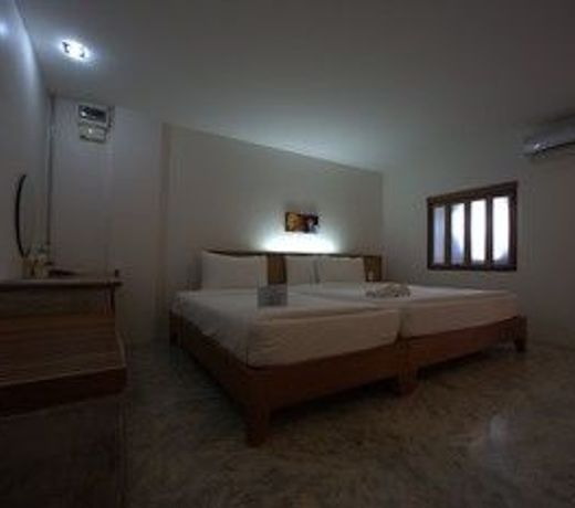 J2 Hotel (SHA Extra Plus)