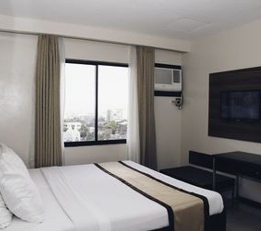 Golden Prince Hotel & Suites