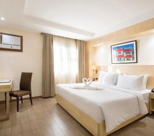 Golden Prince Hotel & Suites